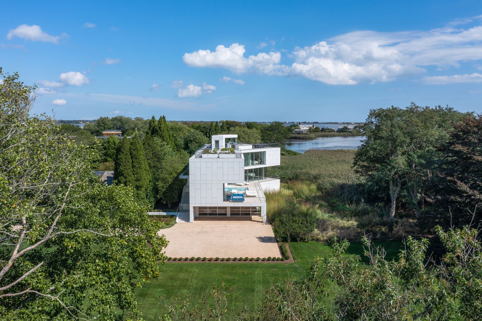 Hamptons Mansion is Eco-Friendly Architectural Wizardry