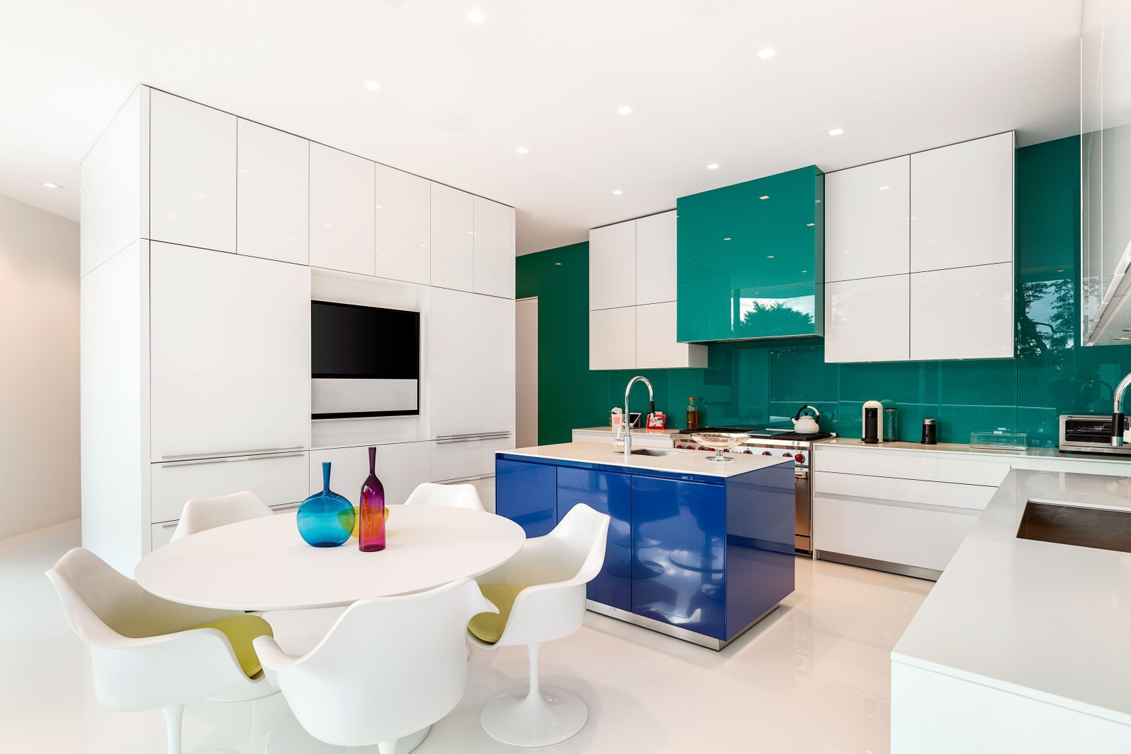 Hamptons Mansion is Eco-Friendly Architectural Wizardry